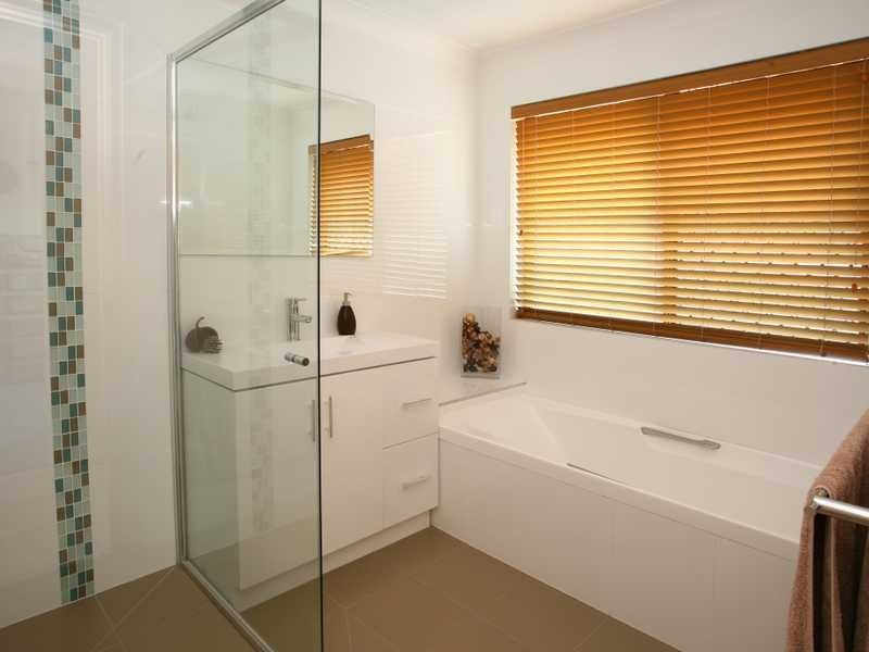 10 Long Island Court, Mermaid Waters QLD 4218