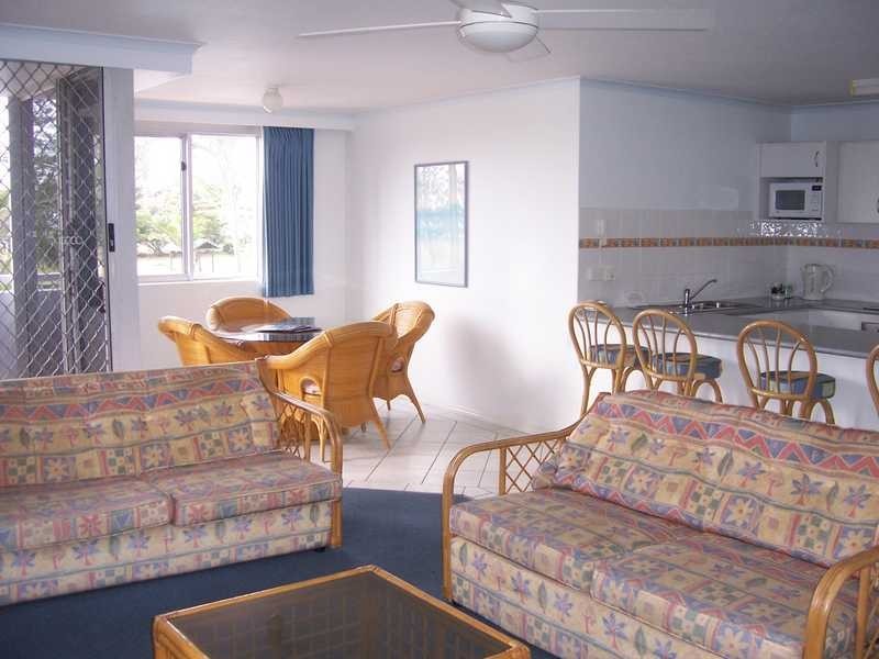 Unit 4/155 Old Burleigh Road, Broadbeach QLD 4218