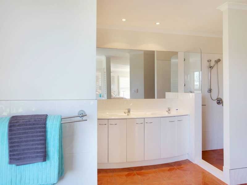 31 Albicore Street, Mermaid Waters QLD 4218
