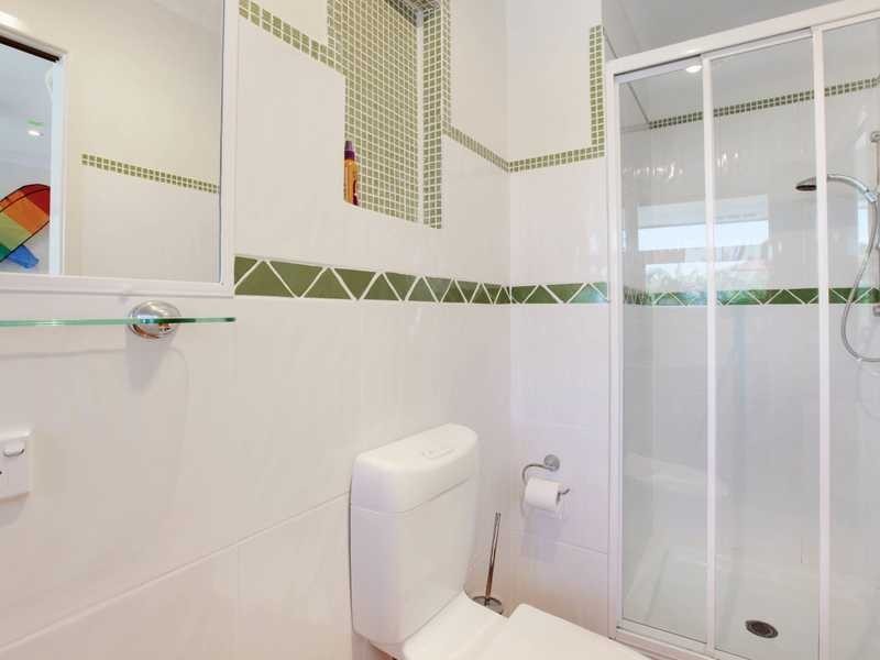 31 Albicore Street, Mermaid Waters QLD 4218