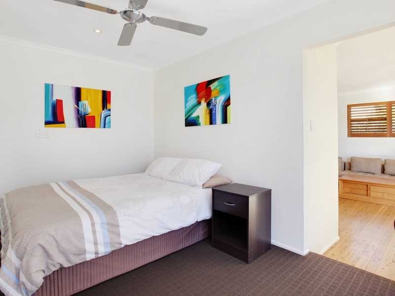 31 Albicore Street, Mermaid Waters QLD 4218