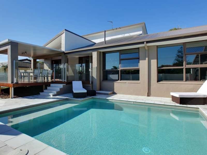 31 Albicore Street, Mermaid Waters QLD 4218