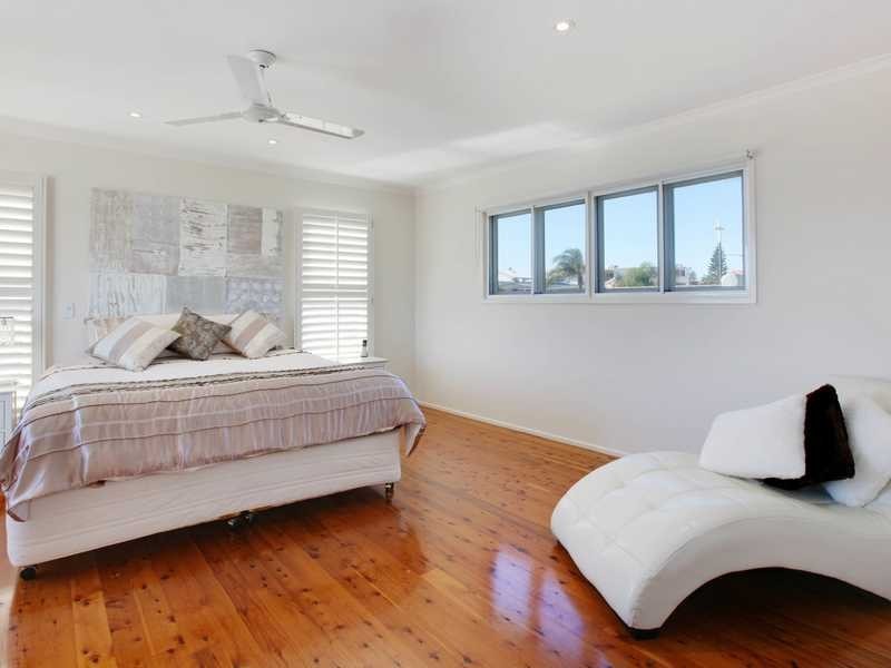 31 Albicore Street, Mermaid Waters QLD 4218