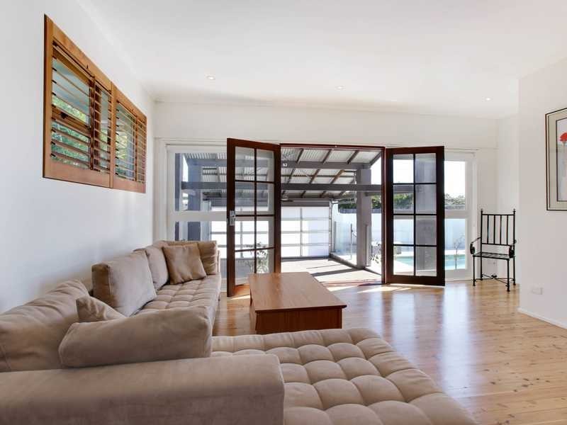 31 Albicore Street, Mermaid Waters QLD 4218