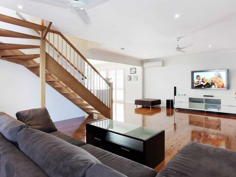 31 Albicore Street, Mermaid Waters QLD 4218