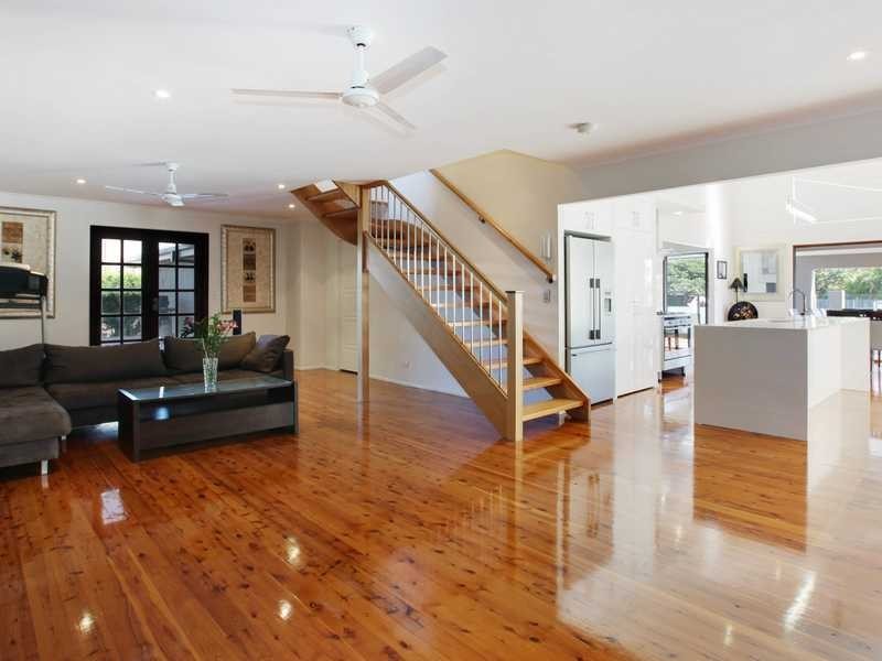 31 Albicore Street, Mermaid Waters QLD 4218
