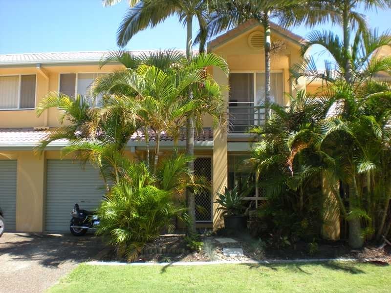 Unit 209/215 Cottesloe Drive, Mermaid Waters QLD 4218