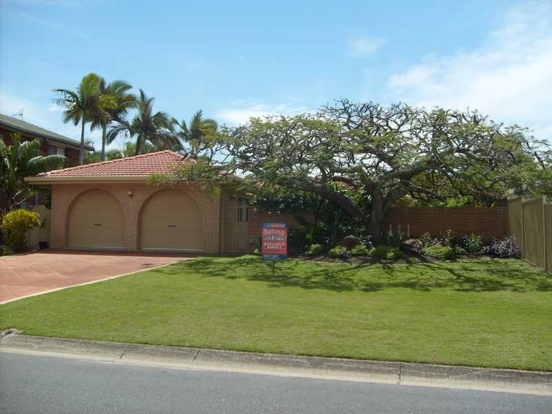 9 Peter Blondell Drive, Mermaid Waters QLD 4218