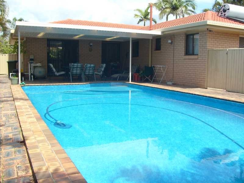 9 Peter Blondell Drive, Mermaid Waters QLD 4218