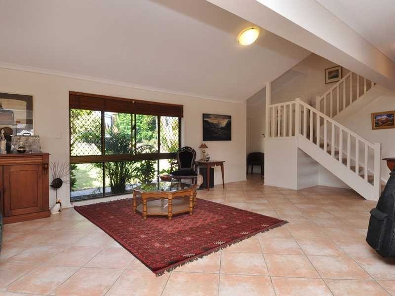 352 Bayview Street, Hollywell QLD 4216