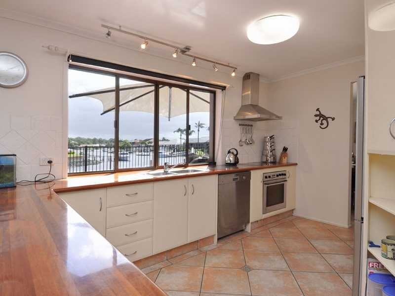 352 Bayview Street, Hollywell QLD 4216