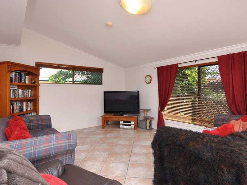 352 Bayview Street, Hollywell QLD 4216