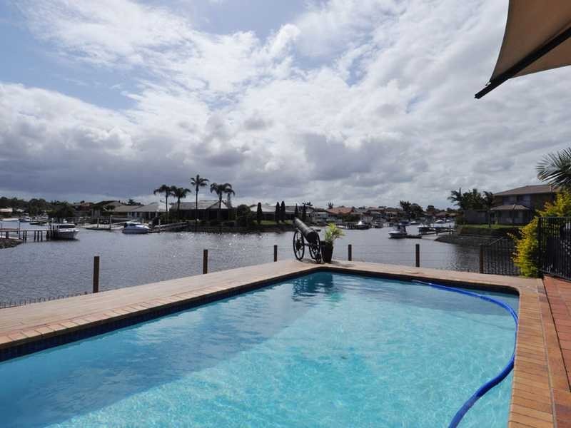 352 Bayview Street, Hollywell QLD 4216