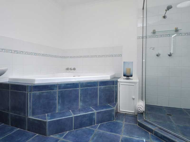 352 Bayview Street, Hollywell QLD 4216