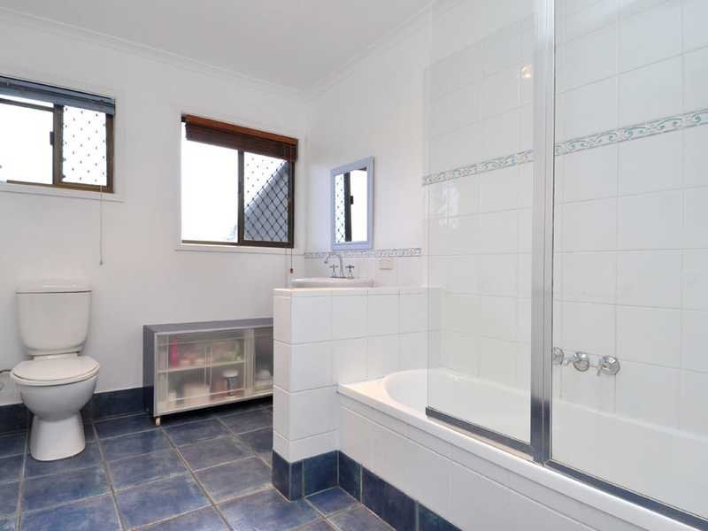 352 Bayview Street, Hollywell QLD 4216