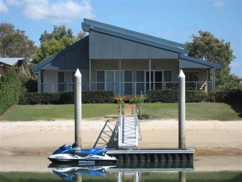 9 Doeblien Drive, South Stradbroke QLD 4216