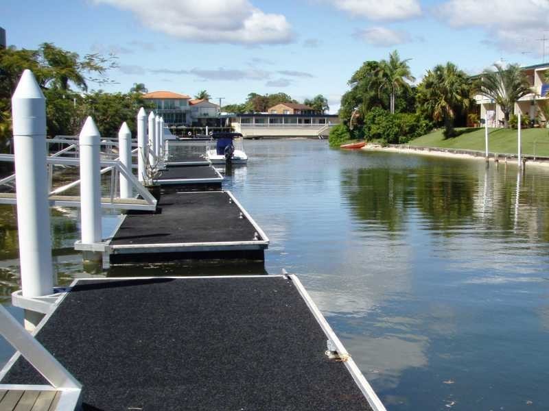 2/5 Miami Key, Broadbeach Waters QLD 4218