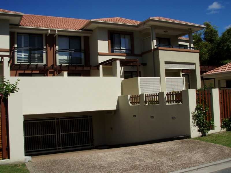 2/5 Miami Key, Broadbeach Waters QLD 4218