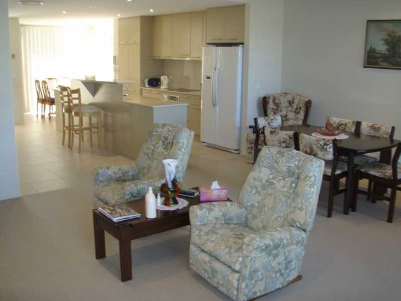 2/5 Miami Key, Broadbeach Waters QLD 4218