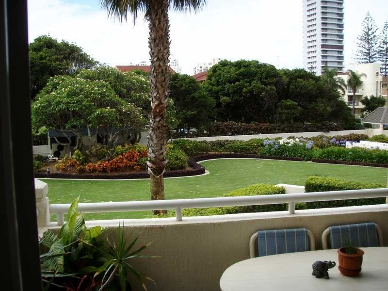 Unit 2/129 Surf Parade, Broadbeach QLD 4218