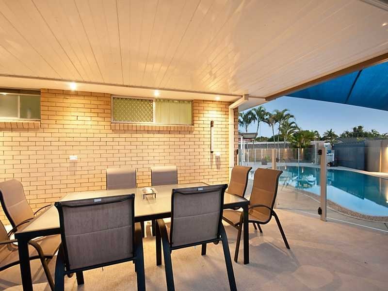 21 Fairsky Avenue, Mermaid Waters QLD 4218
