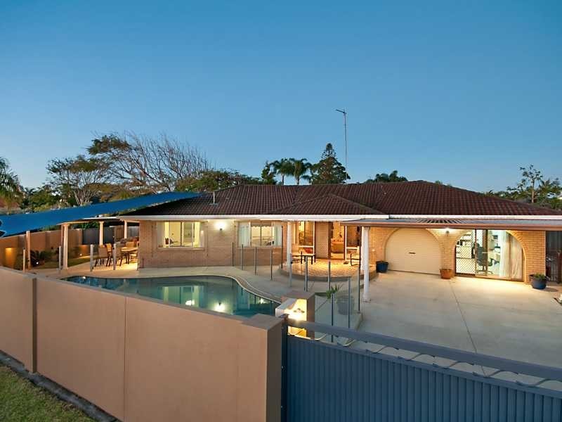 21 Fairsky Avenue, Mermaid Waters QLD 4218