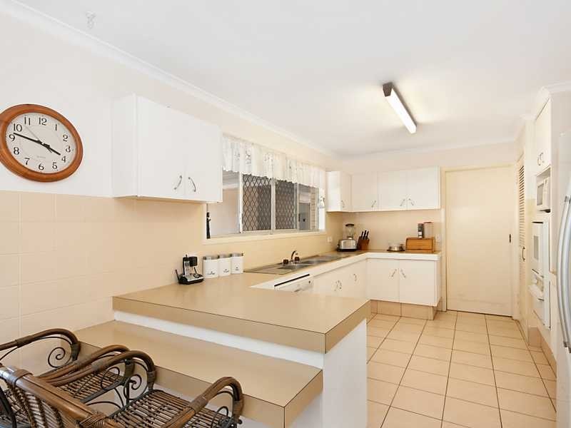 21 Fairsky Avenue, Mermaid Waters QLD 4218
