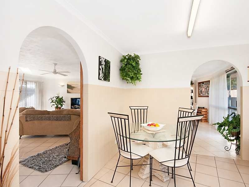 21 Fairsky Avenue, Mermaid Waters QLD 4218