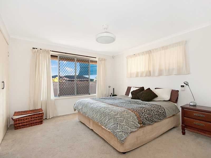 21 Fairsky Avenue, Mermaid Waters QLD 4218