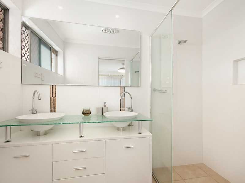 21 Fairsky Avenue, Mermaid Waters QLD 4218