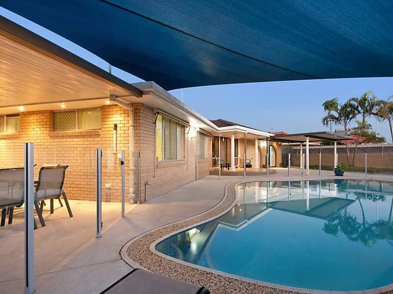 21 Fairsky Avenue, Mermaid Waters QLD 4218