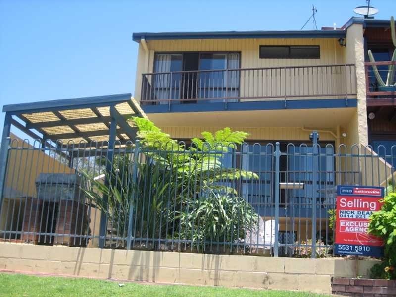 4/23 Hooker Boulevard, Broadbeach Waters QLD 4218
