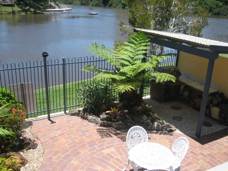 4/23 Hooker Boulevard, Broadbeach Waters QLD 4218