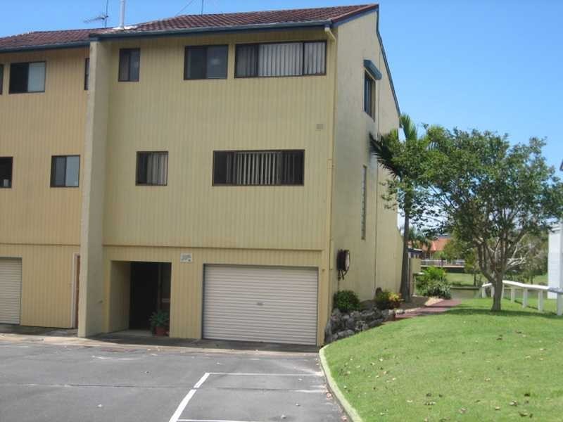 4/23 Hooker Boulevard, Broadbeach Waters QLD 4218