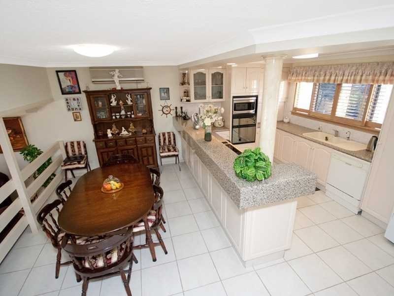 Unit 5/23 Hooker Boulevard, Broadbeach Waters QLD 4218