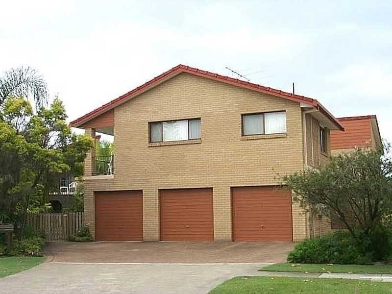 Unit 3/4 Christina Court, Mermaid Waters QLD 4218