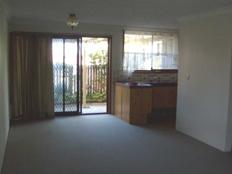 Unit 3/4 Christina Court, Mermaid Waters QLD 4218