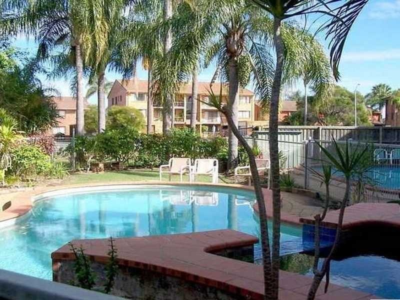 16 Duet Drive, Mermaid Waters QLD 4218