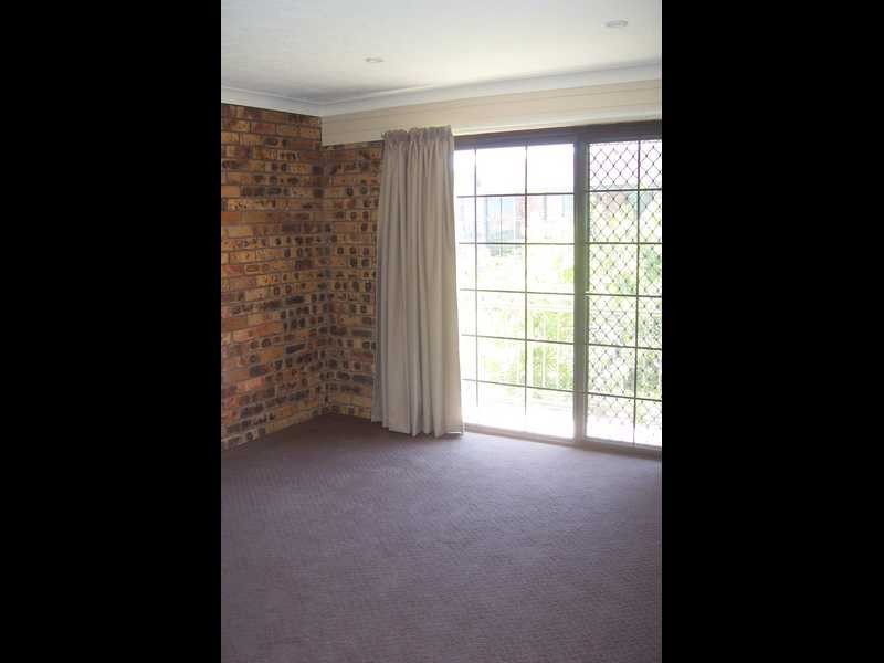 16 Duet Drive, Mermaid Waters QLD 4218