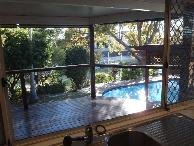 11 Lakeland Key, Broadbeach Waters QLD 4218