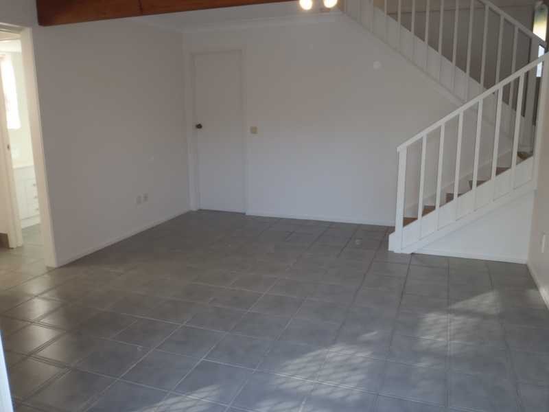 11 Lakeland Key, Broadbeach Waters QLD 4218