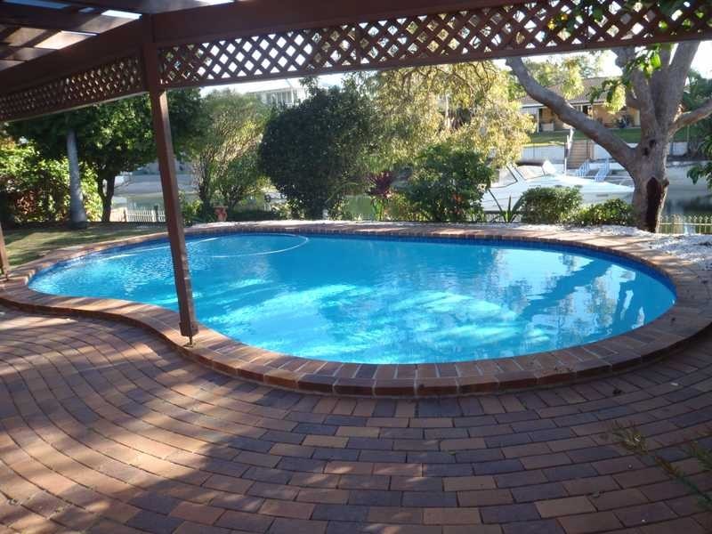 11 Lakeland Key, Broadbeach Waters QLD 4218