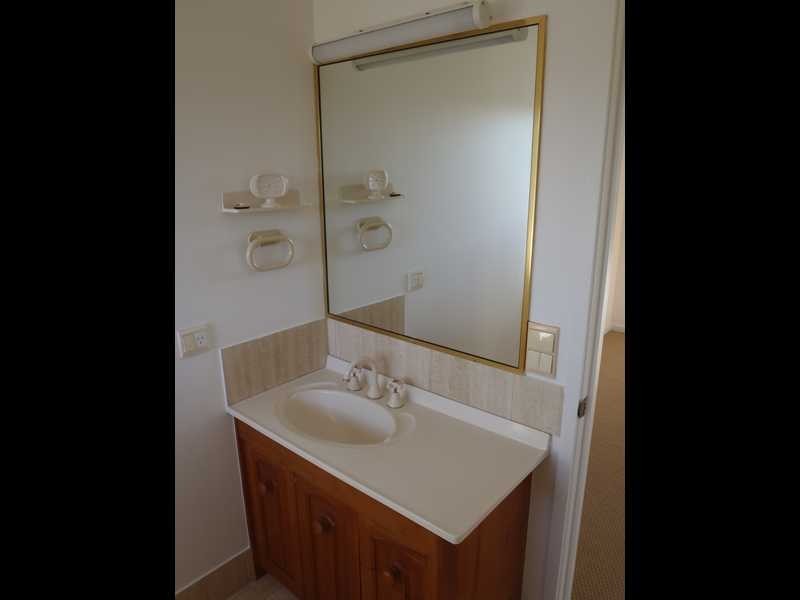 11 Lakeland Key, Broadbeach Waters QLD 4218