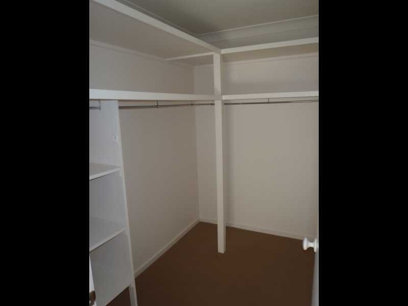 11 Lakeland Key, Broadbeach Waters QLD 4218