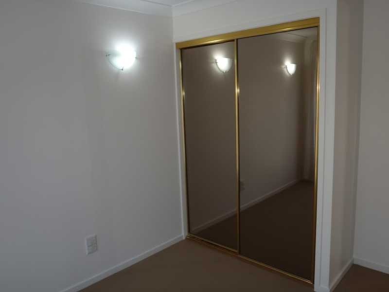 11 Lakeland Key, Broadbeach Waters QLD 4218