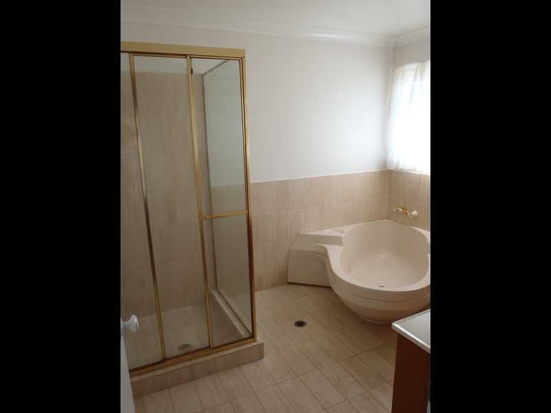 11 Lakeland Key, Broadbeach Waters QLD 4218