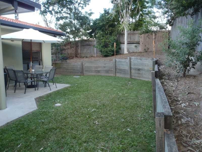 76A Brisbane Road, Labrador QLD 4215