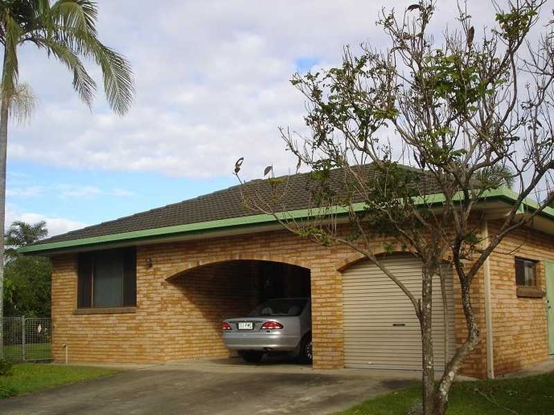 2 Constance Avenue, Mermaid Waters QLD 4218