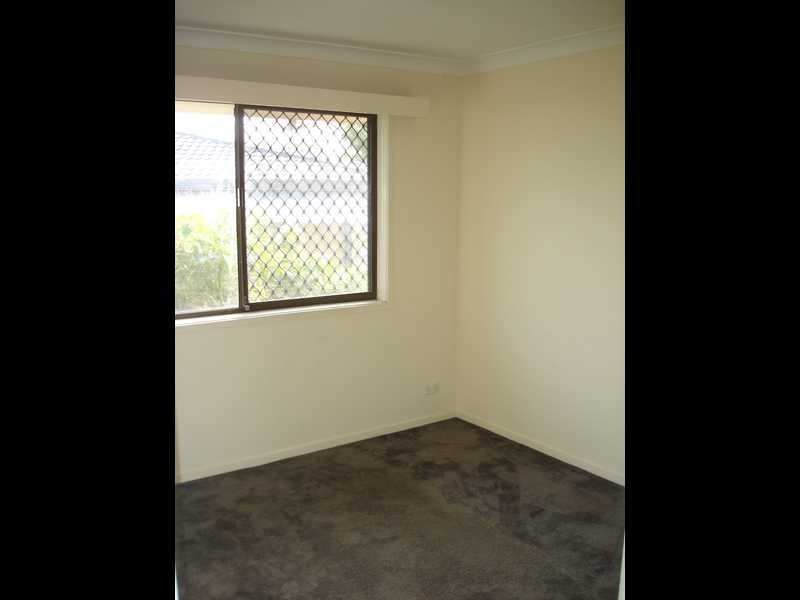 2 Constance Avenue, Mermaid Waters QLD 4218