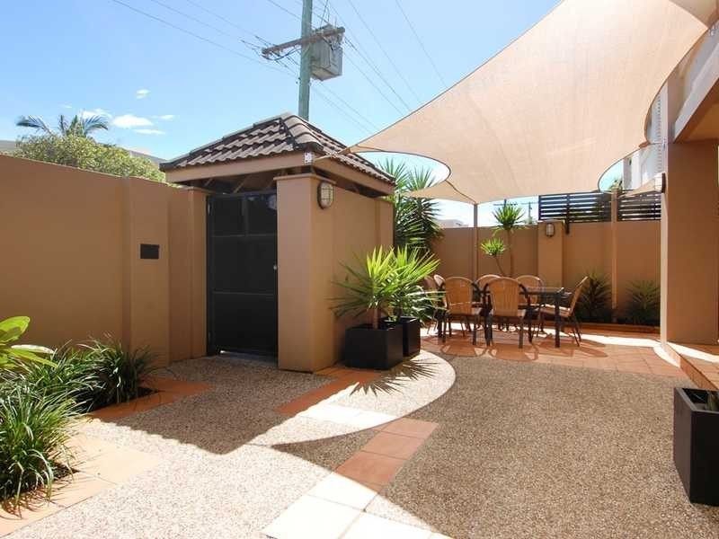 25 Australia Avenue, Broadbeach QLD 4218